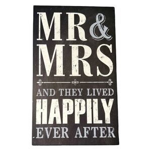 NWOT BLACK MR & MRS RECTANGLE WOODEN PLAQUE WALL DECOR